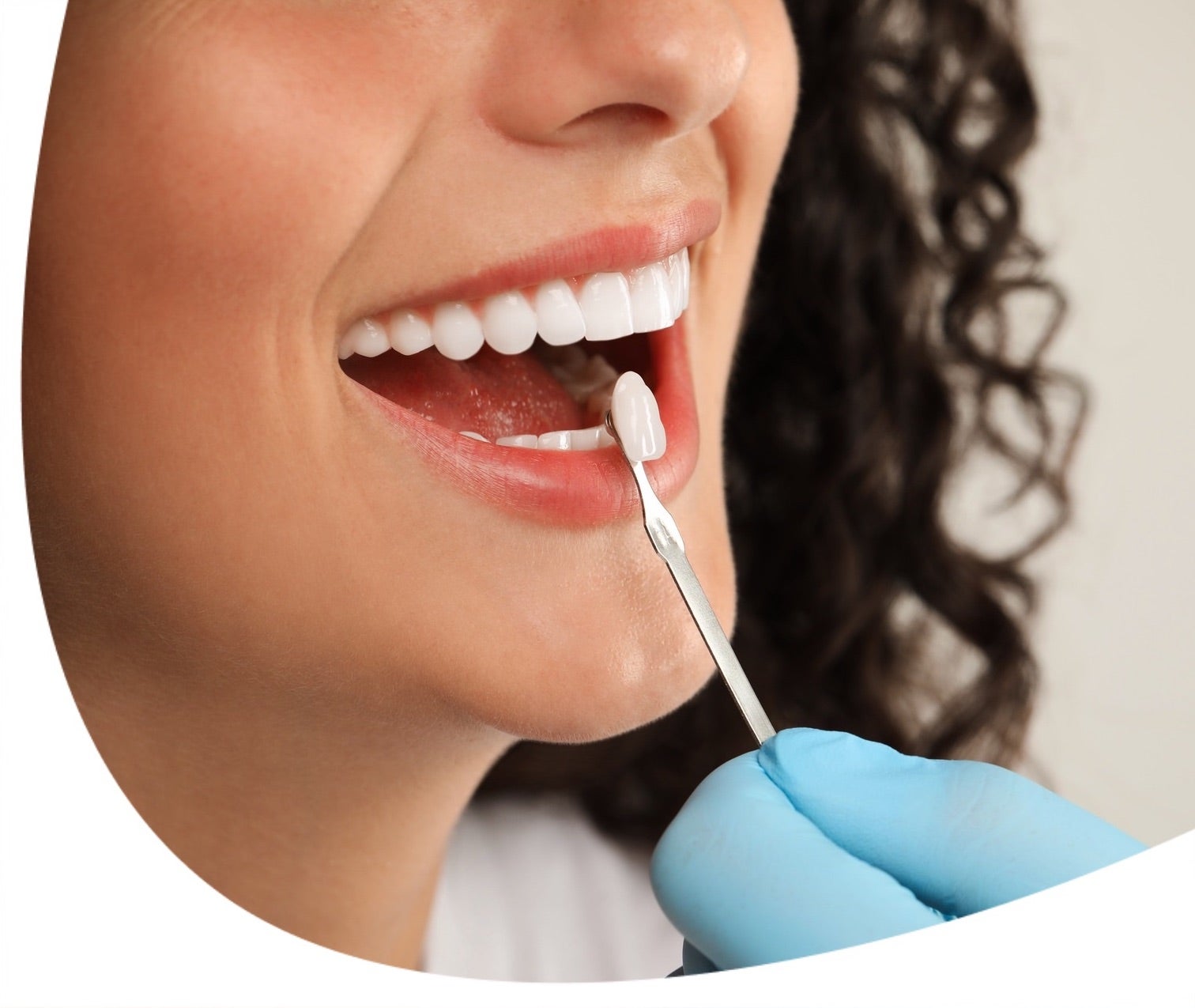 Fogínygyulladás: okok és következmények. Így előzd meg az ínybetegséget!