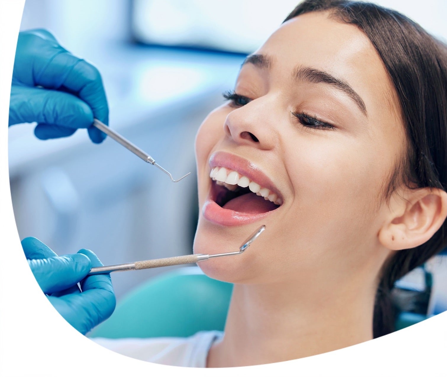 Fogínygyulladás: okok és következmények. Így előzd meg az ínybetegséget!